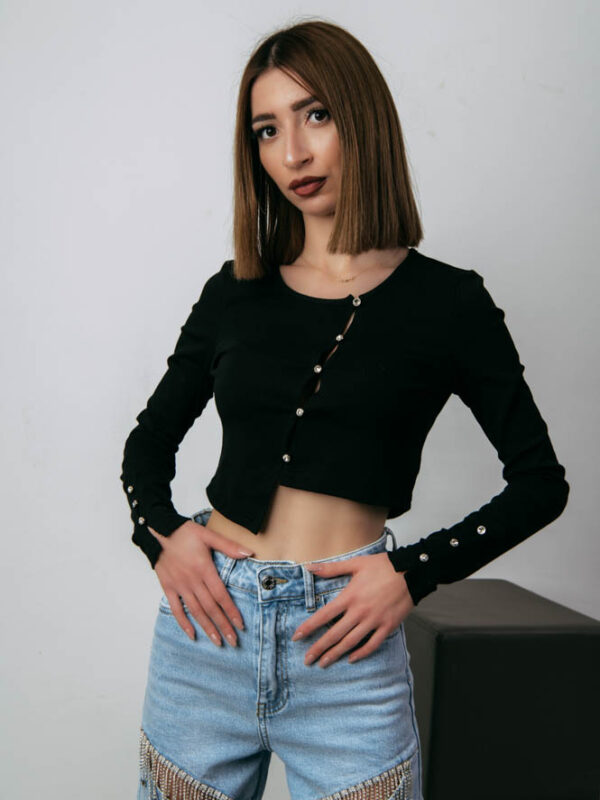 mia-mavri-mplouza